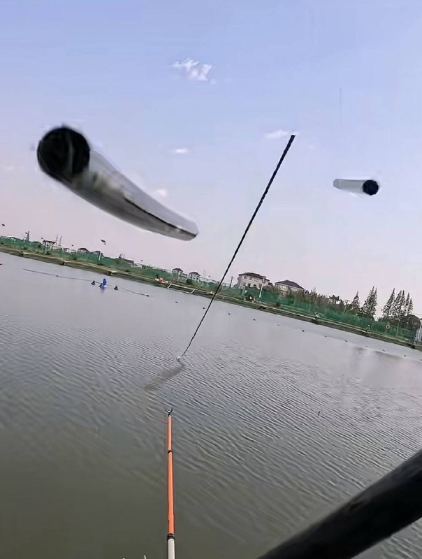 钓完去商家店铺下评论：       “此家之杆软弱无力，吾于百斤巨物鏖战数时，杆崩！非吾力不能即，技艺不精巧，实乃杆之脆弱