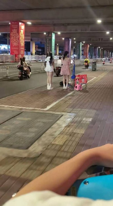马路直播  打赏一下咯 ？ #反差 #双马尾 #萝莉马路直播  打赏一下咯 ？ #反差 #双马尾 #萝莉
