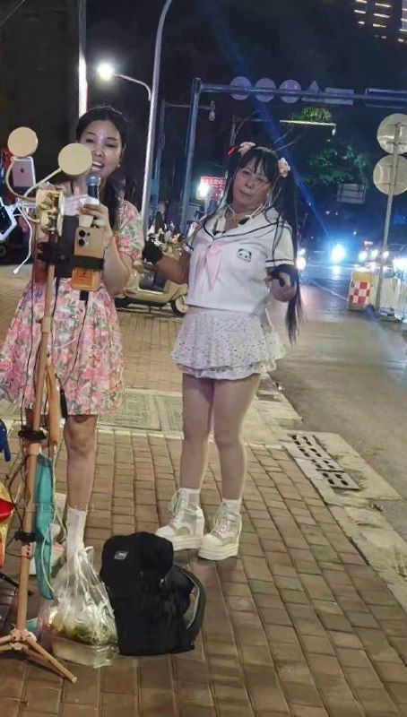 马路直播  打赏一下咯 ？ #反差 #双马尾 #萝莉马路直播  打赏一下咯 ？ #反差 #双马尾 #萝莉